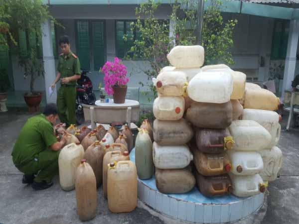 Phá 2 nhóm rút ruột xăng dầu máy bay quy mô lớn - ảnh 3