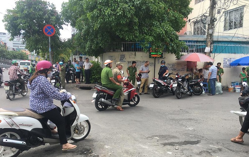 1 người mang giấy khám bệnh chết dưới gầm cầu Hoàng Hoa Thám - ảnh 1