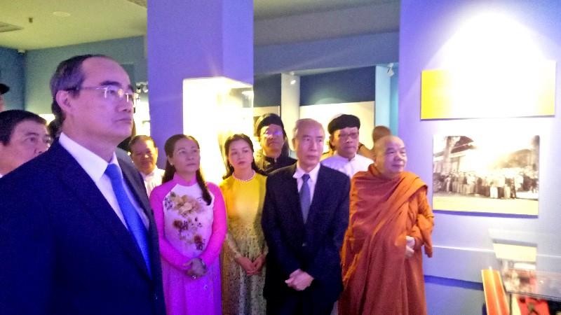 Lãnh đạo TP.HCM dâng hương tưởng nhớ Chủ tịch Tôn Đức Thắng - ảnh 2