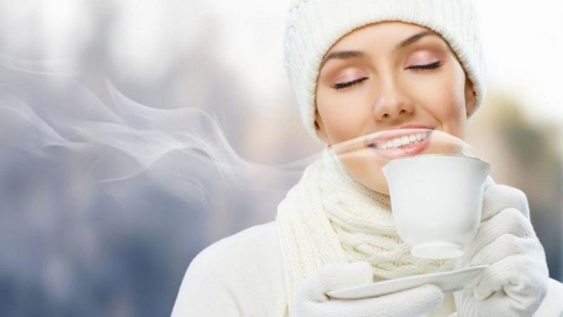 Nước ấm, nước lạnh: Uống thời điểm nào cho thích hợp? - ảnh 1