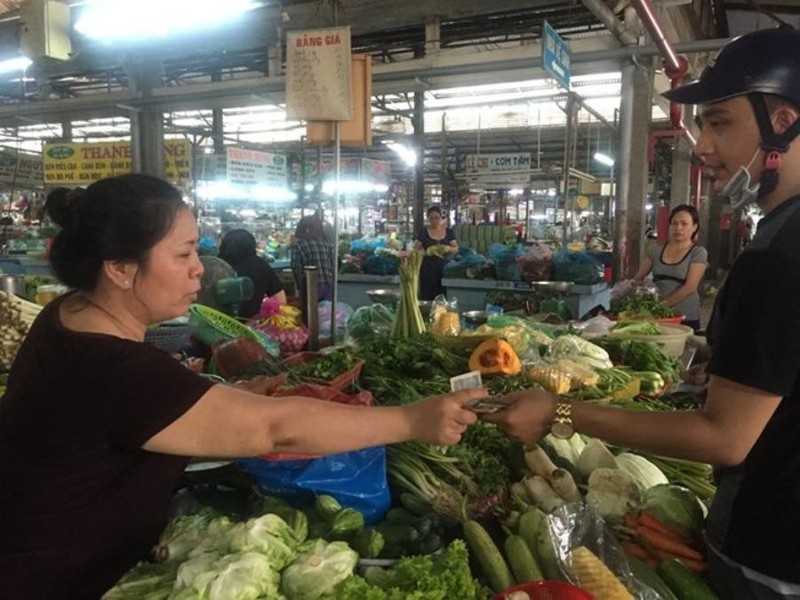 Làm gì để tránh ngộ độc thực phẩm mùa mưa lũ? - ảnh 2