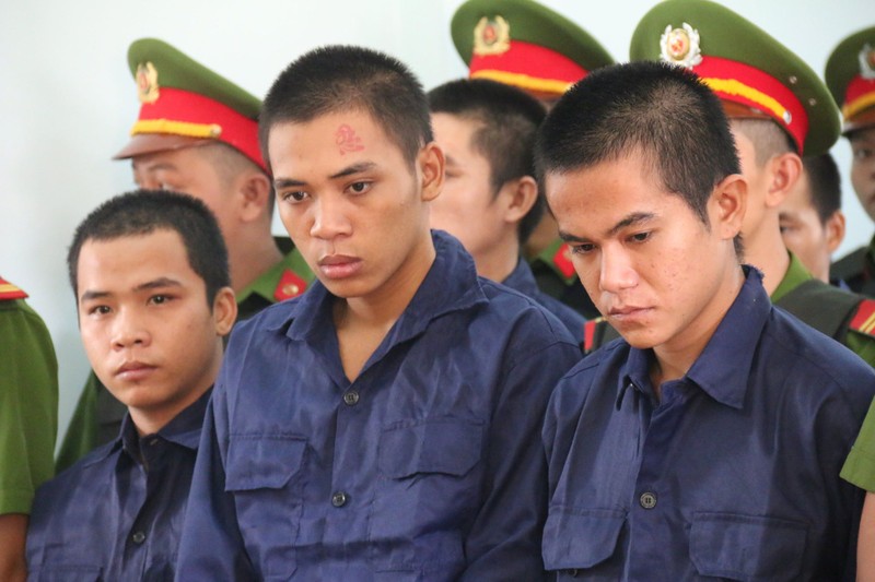 10 bị cáo gây rối tại Phan Rí Cửa lãnh án - ảnh 6