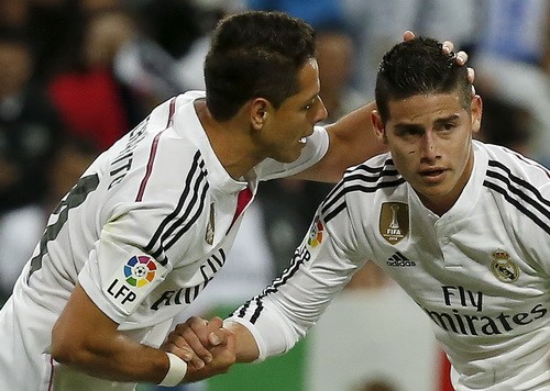 Chicharito chúc mừng James Rodriguez sau pha ghi bàn đẳng cấp Chicharito chúc mừng James Rodriguez sau pha ghi bàn đẳng cấp