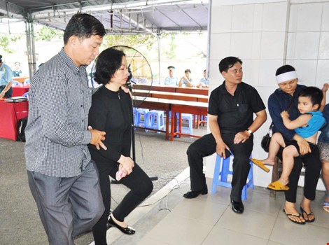 Chùm ảnh: Lễ viếng học viên phi công hy sinh do máy bay rơi ở Phú Yên - ảnh 3