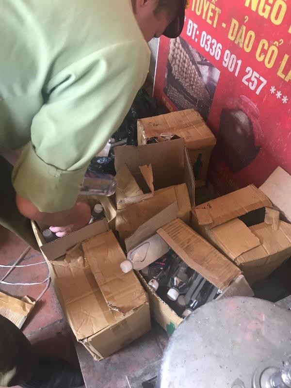 Phát hiện 2 cơ sở sản xuất rượu thủ công trốn thuế