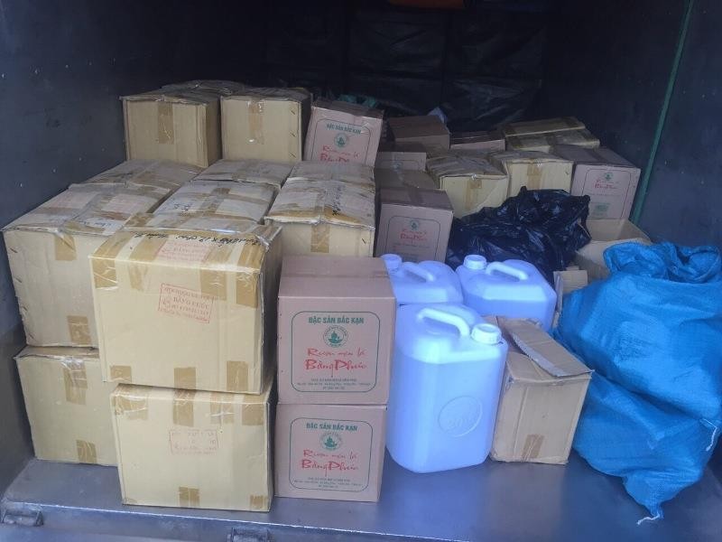 Phát hiện 2 cơ sở sản xuất rượu thủ công trốn thuế