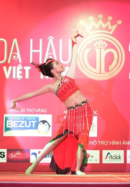 Hoa hậu Việt Nam 2014: Sôi động phần thi Người đẹp Tài năng - ảnh 4