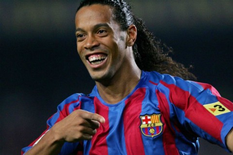 Ronaldinho bị bắt giam ở Paraguay - ảnh 1