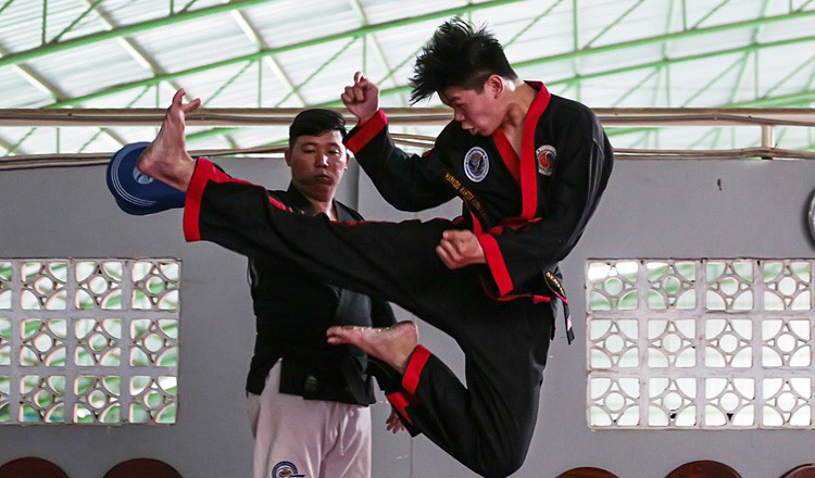 Môn võ Hapkido đến Campuchia 'một công đôi việc' - ảnh 1