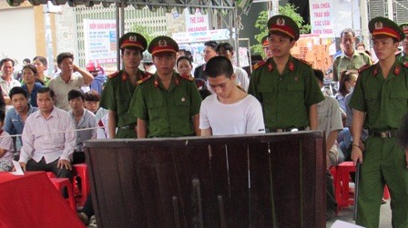 Bênh bạn, người dập não kẻ vào tù - ảnh 1