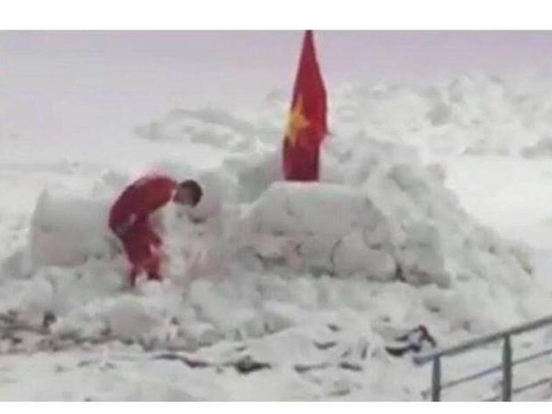 Trên tuyết trắng một ngôi sao màu lửa... - ảnh 4
