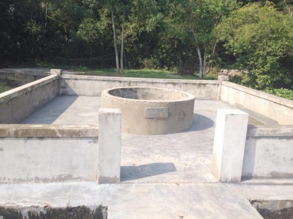 Nghi án bé gái 2,5 tháng tuổi bị ném xuống giếng làng - ảnh 1