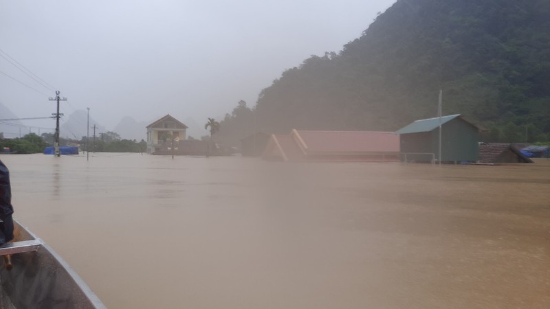 Tân Hóa, Quảng Bình: Thắt lòng nhìn nước lũ xóa trắng nhà dân - ảnh 7
