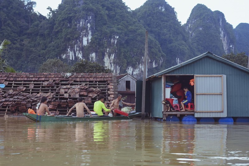 Tân Hóa, Quảng Bình: Thắt lòng nhìn nước lũ xóa trắng nhà dân - ảnh 8