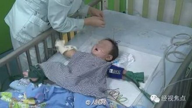 Bé trai 7 tháng tuổi bị bác dâu đầu độc bằng thủy ngân - ảnh 1
