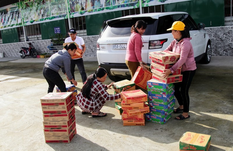 2.500 đòn bánh tét gửi đồng bào miền Trung  - ảnh 3