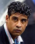 Bình luận của Frank Rijkaard: “Vừa đá vừa né Brazil” - ảnh 1