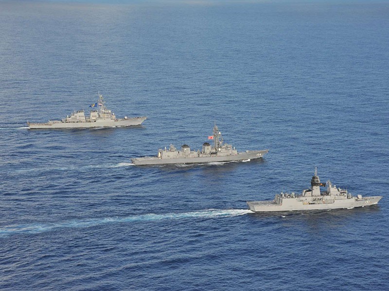 Mỹ, Nhật, Úc tập trận quy mô lớn ở Biển Đông - ảnh 1