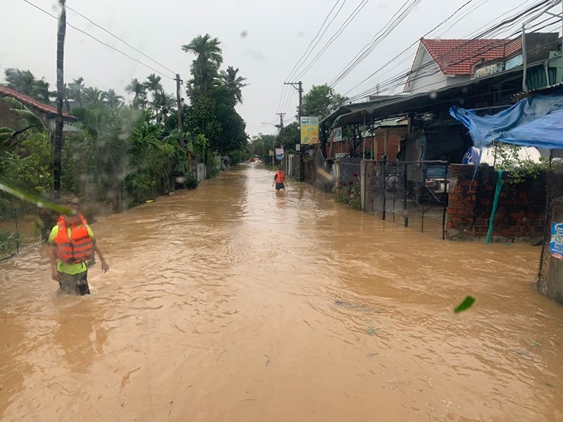 Quảng Nam, Quảng Ngãi tan hoang sau bão số 9 - ảnh 3