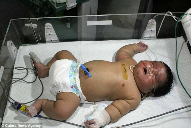 Bé trai nặng nhất Ấn Độ được sinh thường trong 15 phút - ảnh 1