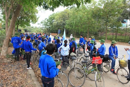 SV Thủ đô đạp xe vượt 100 km về Giỗ tổ Hùng Vương SV Thu do dap xe vuot 100 km ve Gio to Hung Vuong