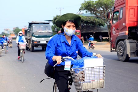 SV Thủ đô đạp xe vượt 100 km về Giỗ tổ Hùng Vương SV Thu do dap xe vuot 100 km ve Gio to Hung Vuong
