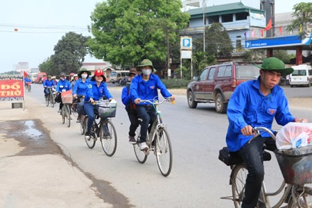 SV Thủ đô đạp xe vượt 100 km về Giỗ tổ Hùng Vương SV Thu do dap xe vuot 100 km ve Gio to Hung Vuong