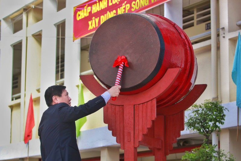 Chủ tịch TP.HCM Nguyễn Thành Phong dự khai giảng năm học mới - ảnh 2