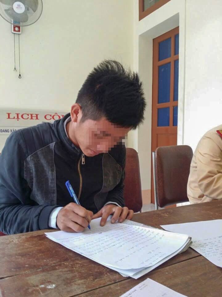 Thanh niên liều mạng bỏ tay lái để xe máy tự chạy đã trình diện - ảnh 2