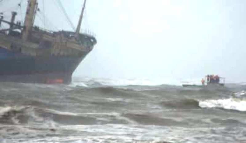 Đã cứu sống 15 người Việt Nam, 1 người Ấn Độ trên tàu gặp nạn - ảnh 1