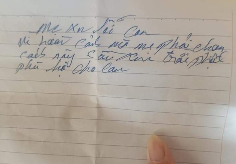 Bé trai 10 ngày tuổi bị bỏ rơi kèm mảnh giấy 'mẹ xin lỗi con' - ảnh 2