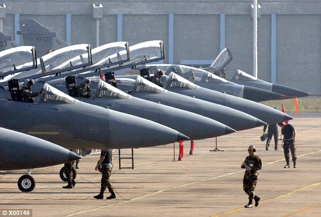 Mỹ dùng chiến đấu cơ F-15C để ngăn Nga 'gây hấn' - ảnh 2