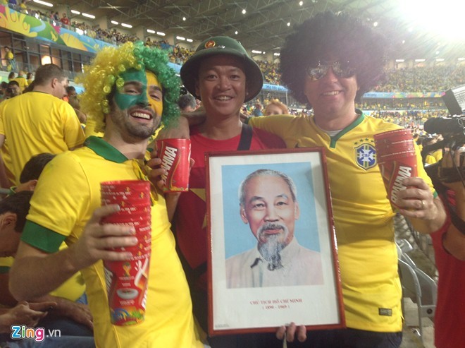 Fan Việt thuê trực thăng bay vòng quanh SVĐ xem trận Brazil - Hà Lan trên cao - ảnh 7