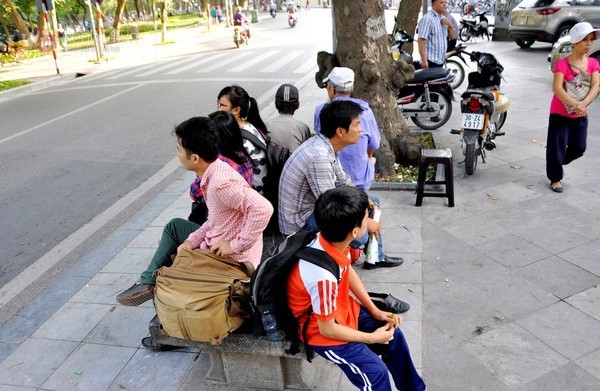 Chiếc ghế đá cổ “độc nhất vô nhị” ở hồ Gươm đột nhiên bị vỡ nát - ảnh 5