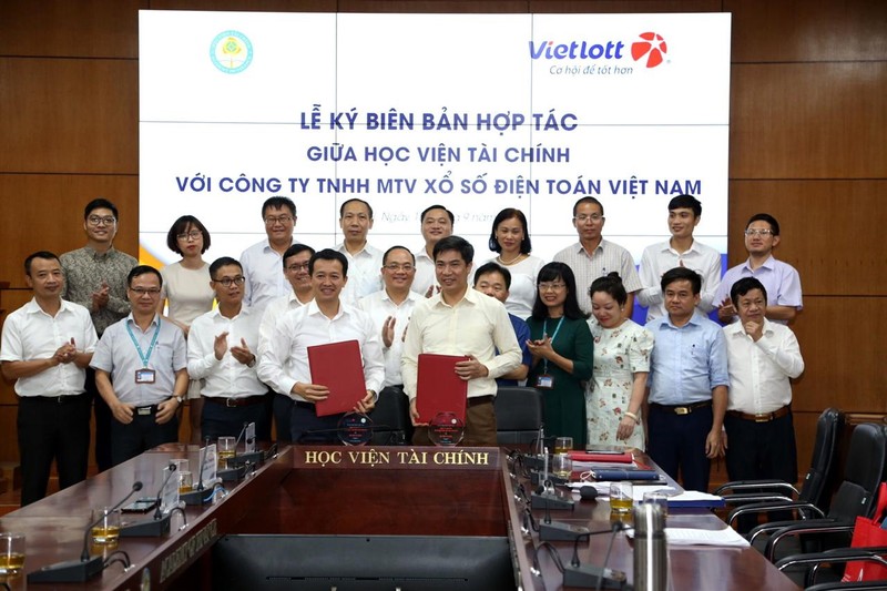 Vietlott trao học bổng trong 5 năm cho Học viện Tài chính  ​ - ảnh 3