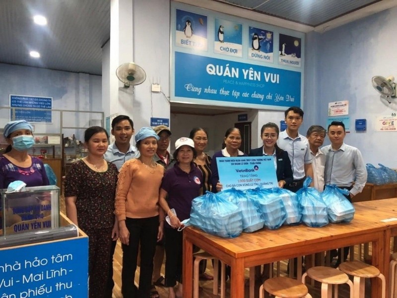 VietinBank: Hơn 15 tỉ đồng hỗ trợ đồng bào miền Trung - ảnh 1