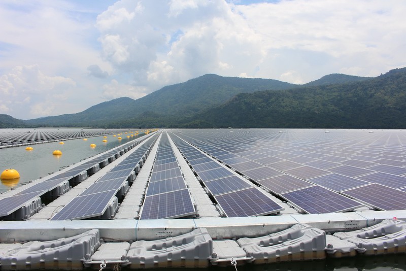 Ngắm dự án điện mặt trời nổi đầu tiên ở Việt Nam - ảnh 1