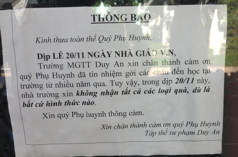 Ngày 20-11, bạn nghĩ gì khi tặng phong bì cho giáo viên? - ảnh 1