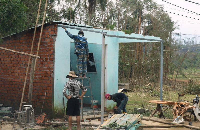 Cựu binh Trường Sa hỗ trợ 50 hộ dân bị thiệt hại do bão số 9  - ảnh 2