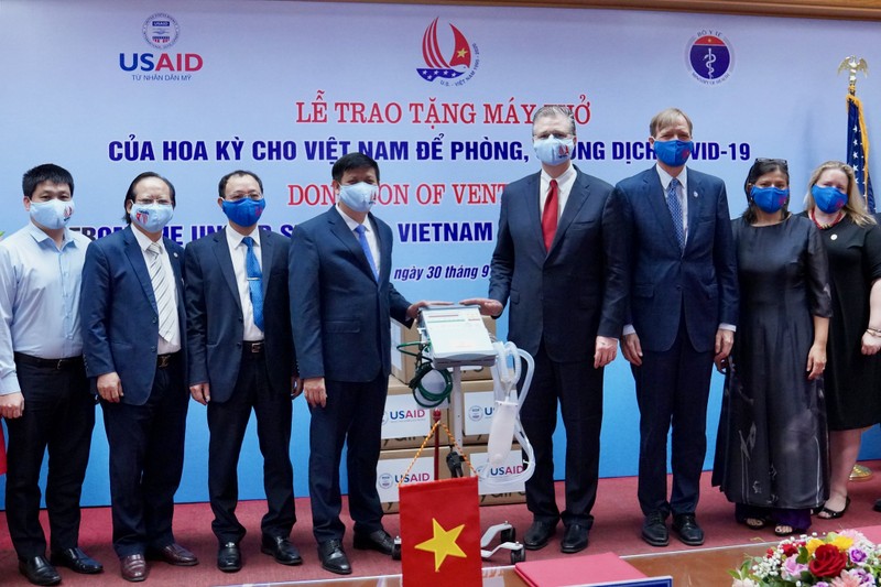 Hoa Kỳ trao tặng Việt Nam 100 máy thở trị giá 1,7 triệu USD - ảnh 2
