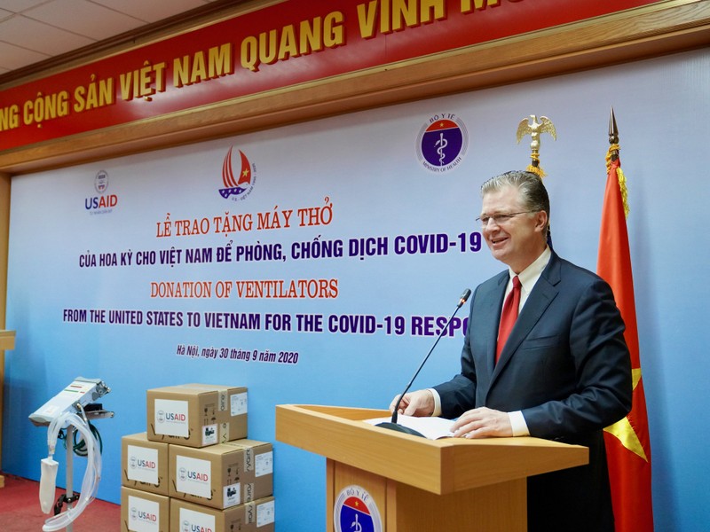 Hoa Kỳ trao tặng Việt Nam 100 máy thở trị giá 1,7 triệu USD - ảnh 1