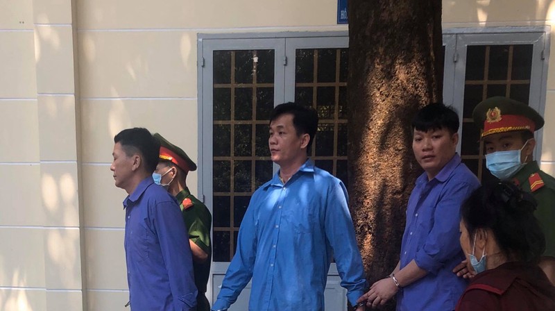 Rủ người mất chân trộm máy biến thế trên cao - ảnh 1