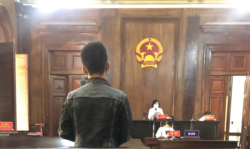 Tòa tuyên 9 tháng nhưng bản án ghi thành 9 năm tù
