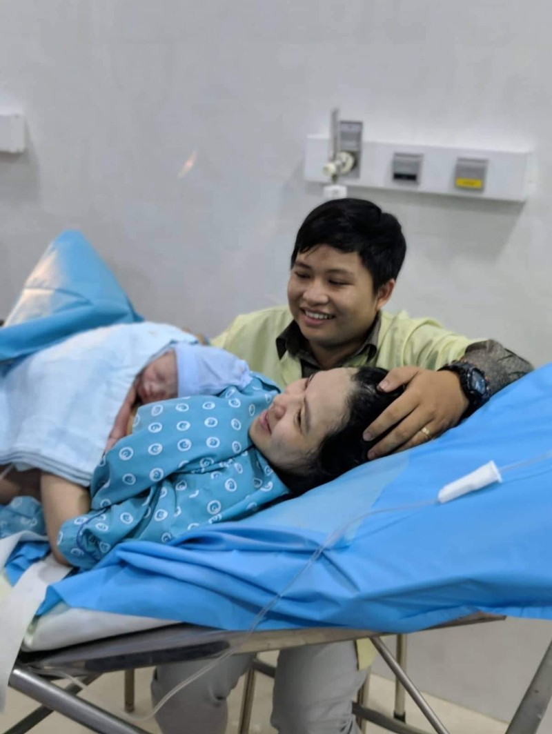 Bác sĩ tất bật giúp 'heo vàng' chào đời đêm giao thừa - ảnh 1