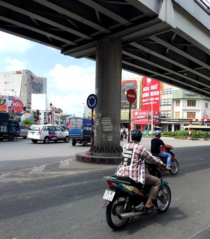 Quảng cáo bôi bẩn đường phố lại tái xuất - ảnh 2