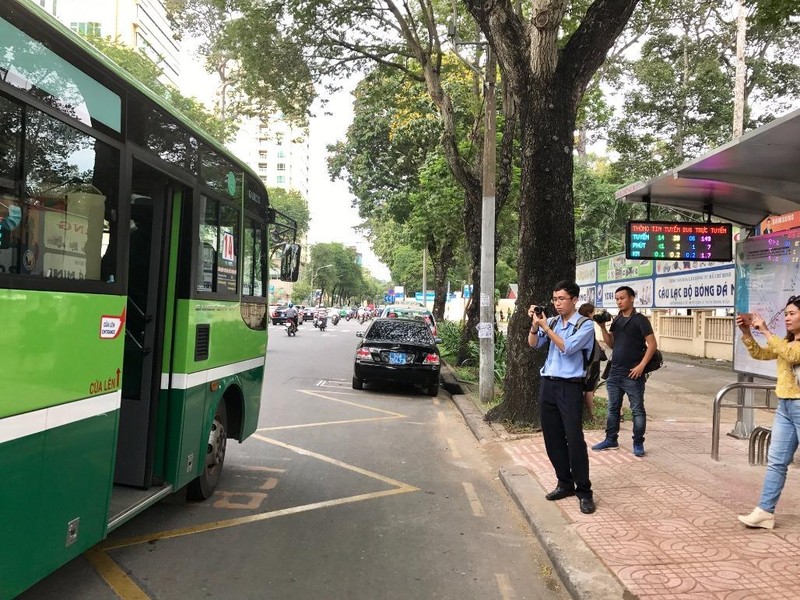 Lắp bảng thông tin trực tuyến phục vụ người đi xe buýt - ảnh 1
