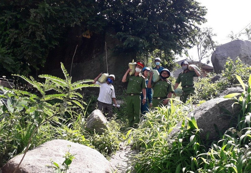 Đắk Nông: Trao hàng trăm suất quà cho học sinh nghèo  - ảnh 3