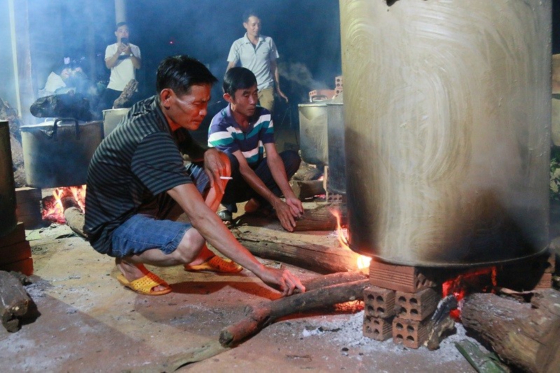 Người dân Đắk Lắk gói bánh tét gửi tặng đồng bào miền Trung  - ảnh 2