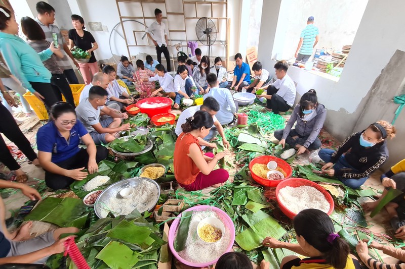 Bình Dương: Gói 10.000 chiếc bánh hỗ trợ đồng bào miền Trung - ảnh 4