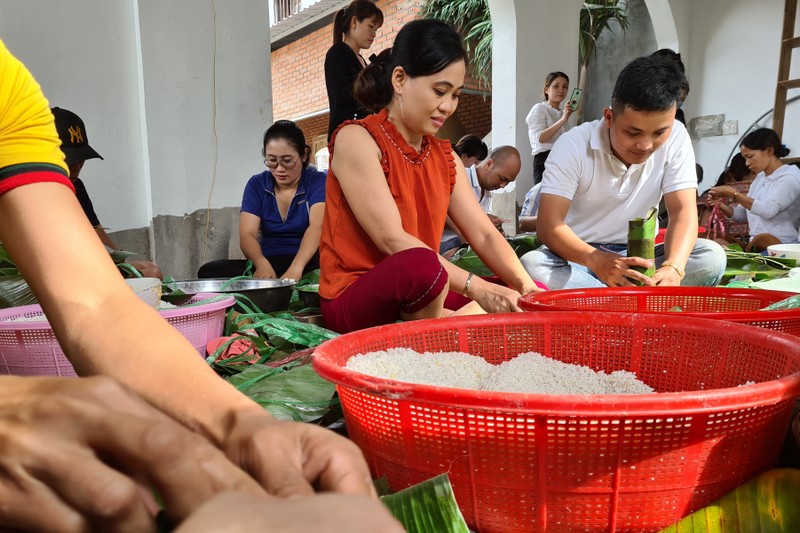 Bình Dương: Gói 10.000 chiếc bánh hỗ trợ đồng bào miền Trung - ảnh 6